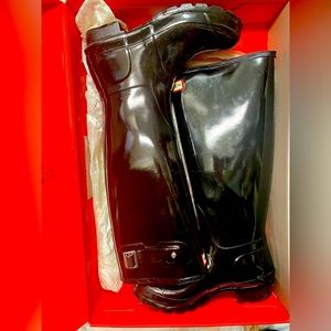 Hunter
Women's Original Tall Gloss Buckle Strap Rain Boots